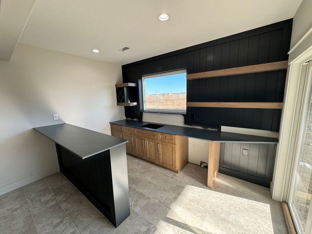 16408 N Valley Drive, Urbandale, IA 50323