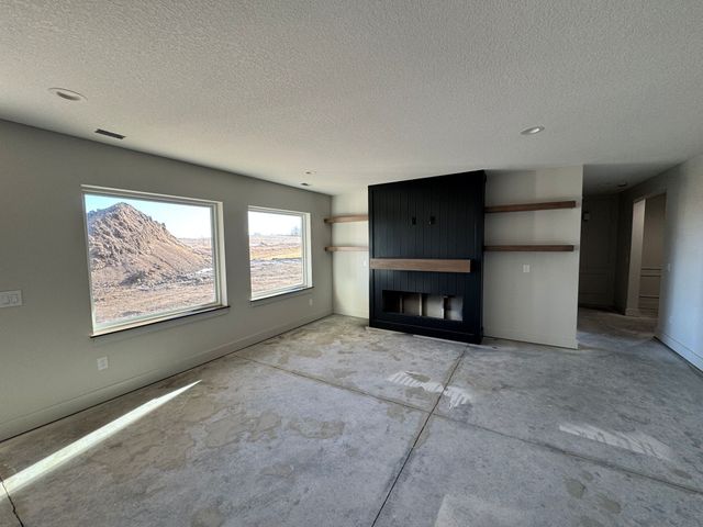 16408 N Valley Drive, Urbandale, IA 50323