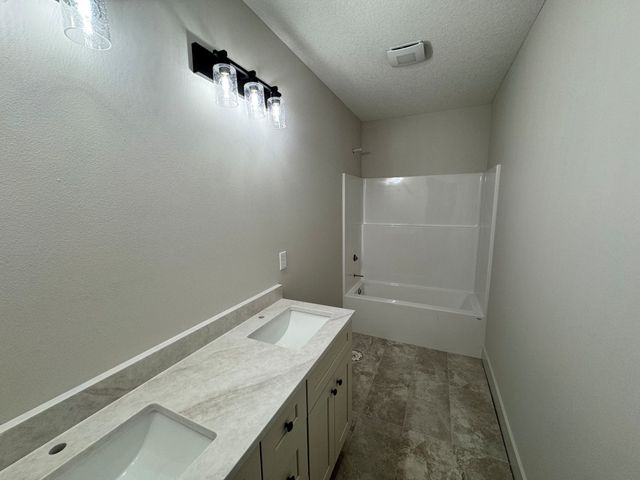 16408 N Valley Drive, Urbandale, IA 50323