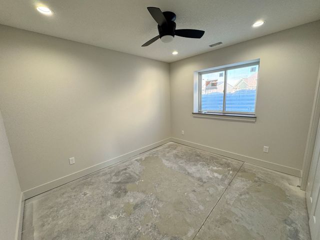 16408 N Valley Drive, Urbandale, IA 50323