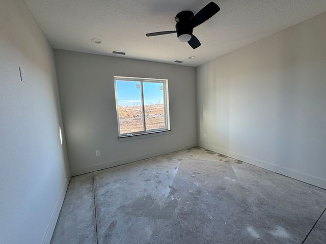 16408 N Valley Drive, Urbandale, IA 50323