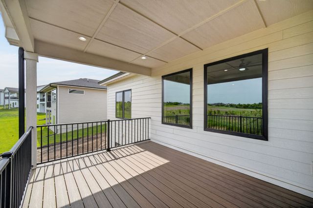 16408 N Valley Drive, Urbandale, IA 50323