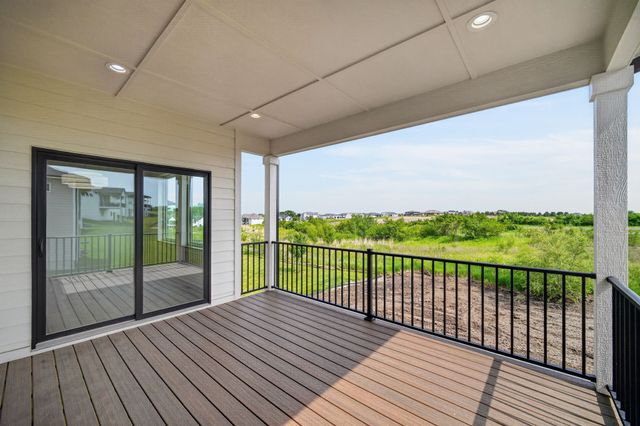 16408 N Valley Drive, Urbandale, IA 50323