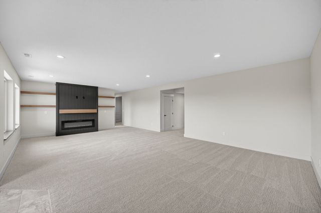 16408 N Valley Drive, Urbandale, IA 50323