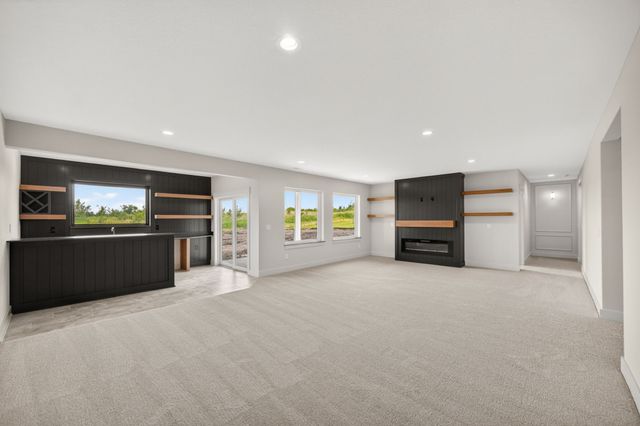 16408 N Valley Drive, Urbandale, IA 50323
