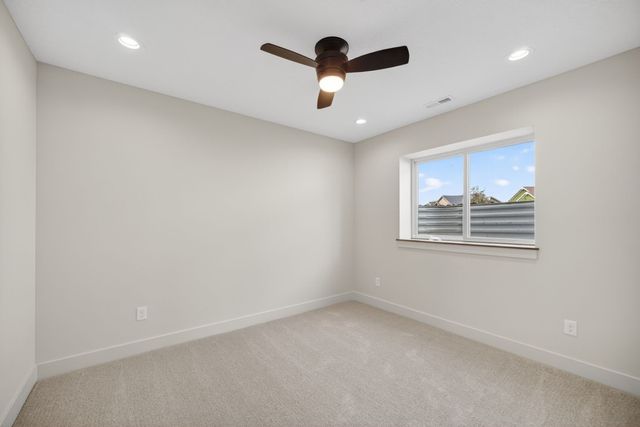 16408 N Valley Drive, Urbandale, IA 50323