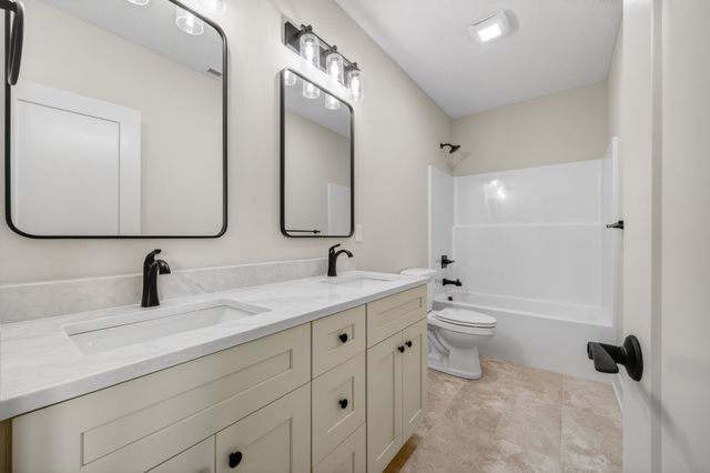 16408 N Valley Drive, Urbandale, IA 50323
