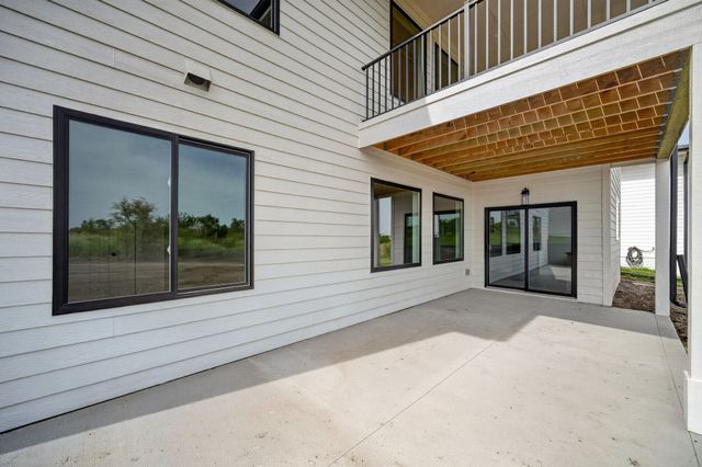 16408 N Valley Drive, Urbandale, IA 50323