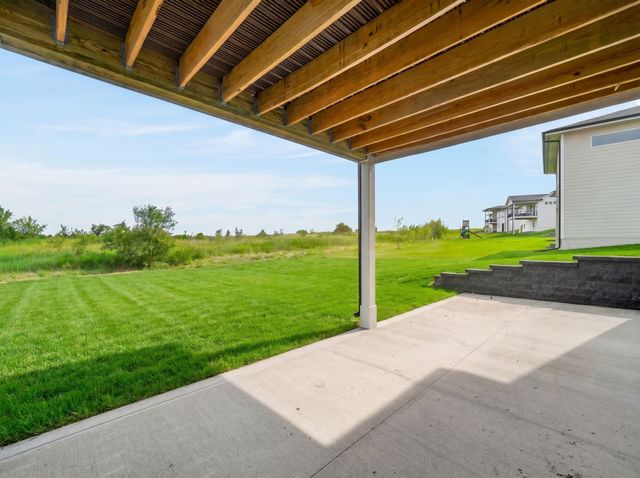 16408 N Valley Drive, Urbandale, IA 50323
