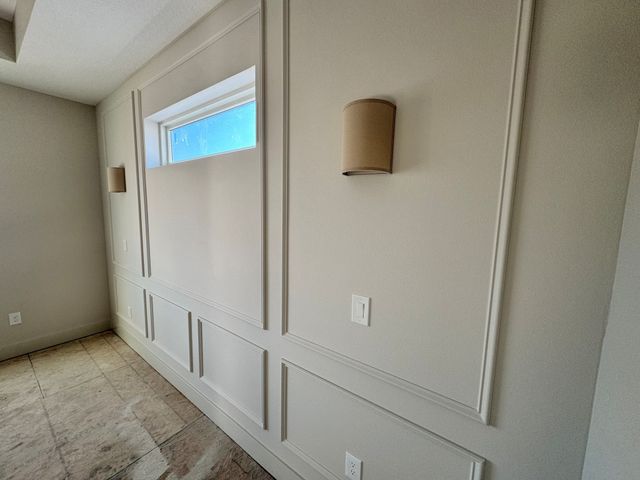 16408 N Valley Drive, Urbandale, IA 50323