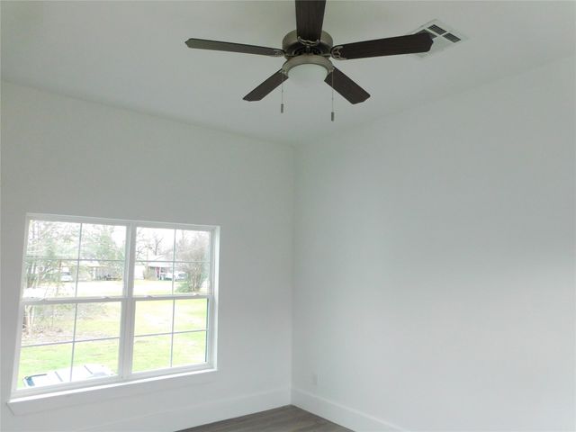 404 N Magnolia Avenue, Hubbard, TX 76648