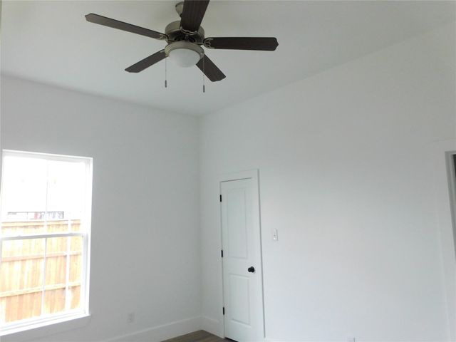 404 N Magnolia Avenue, Hubbard, TX 76648