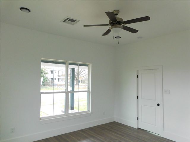 404 N Magnolia Avenue, Hubbard, TX 76648
