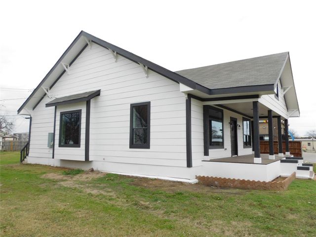 404 N Magnolia Avenue, Hubbard, TX 76648