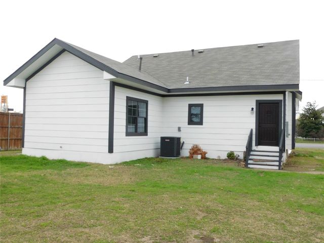 404 N Magnolia Avenue, Hubbard, TX 76648