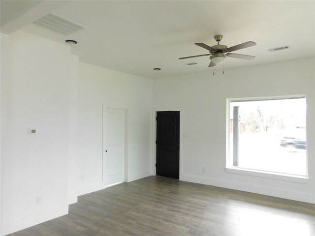 404 N Magnolia Avenue, Hubbard, TX 76648