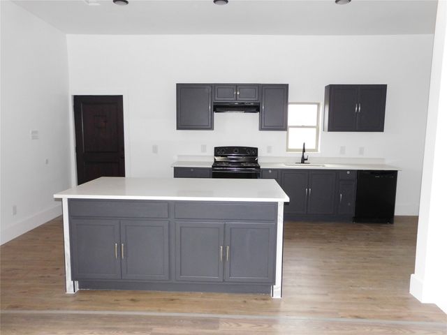 404 N Magnolia Avenue, Hubbard, TX 76648