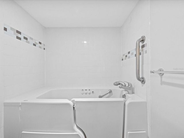 2737 ENTERPRISE ROAD E 111, Clearwater, FL 33759