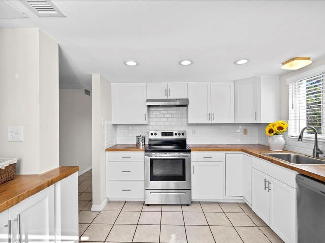 2737 ENTERPRISE ROAD E 111, Clearwater, FL 33759