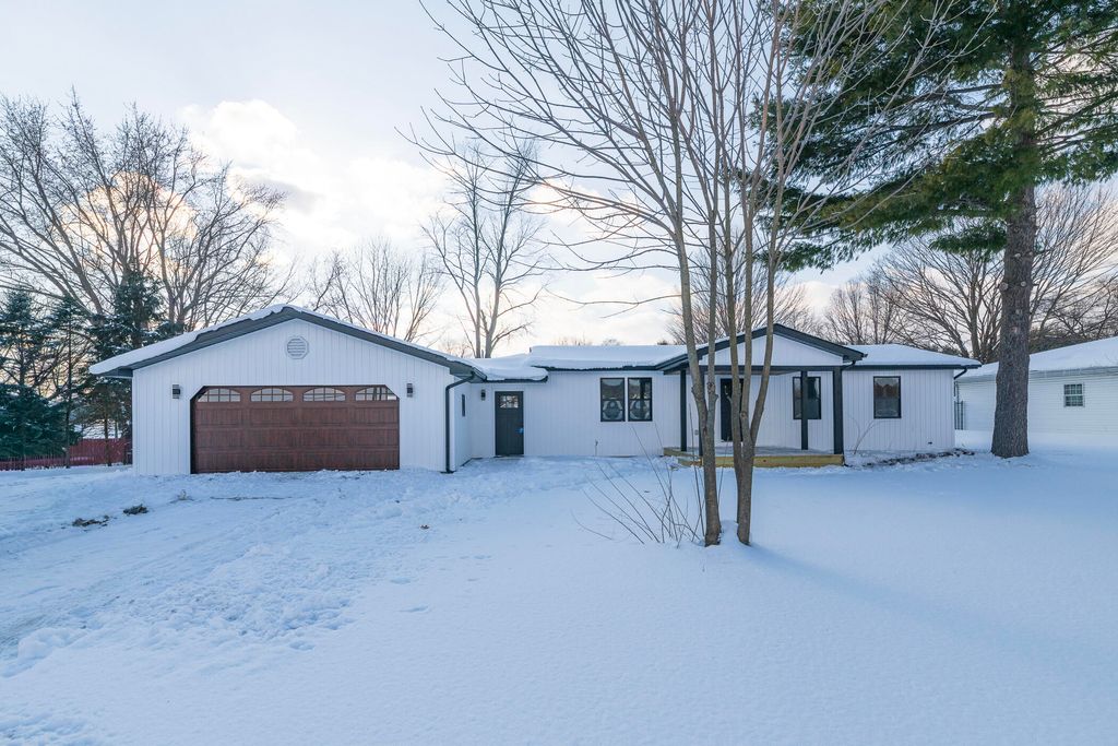 70908 Elkhart Road, Edwardsburg, MI 49112