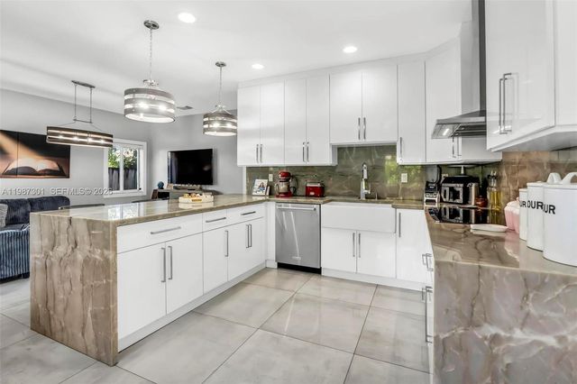 12940 SW 142nd Ter, Miami, FL 33186