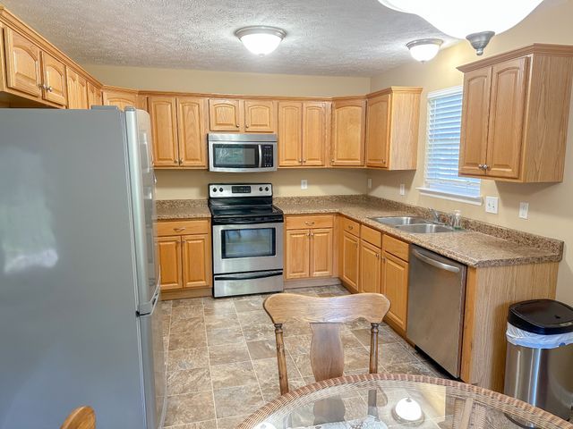 1004 Ryan Ct, Lebanon, TN 37087
