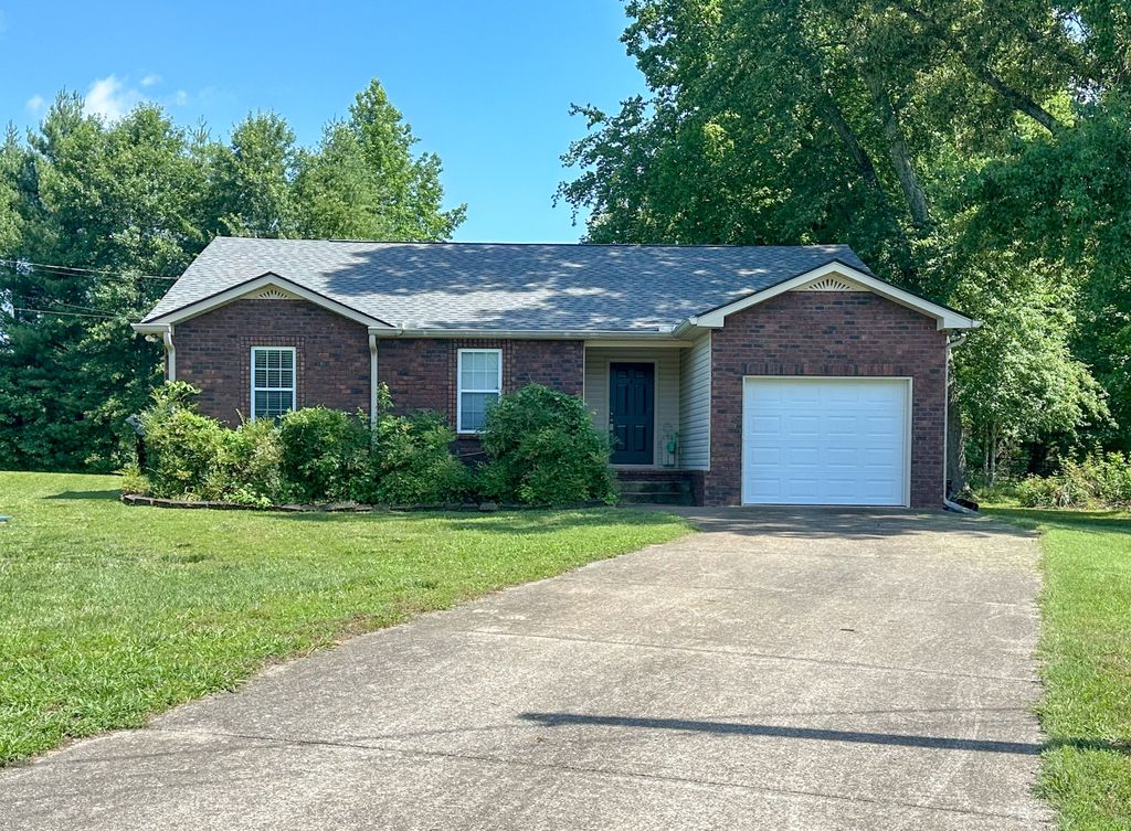 1004 Ryan Ct, Lebanon, TN 37087