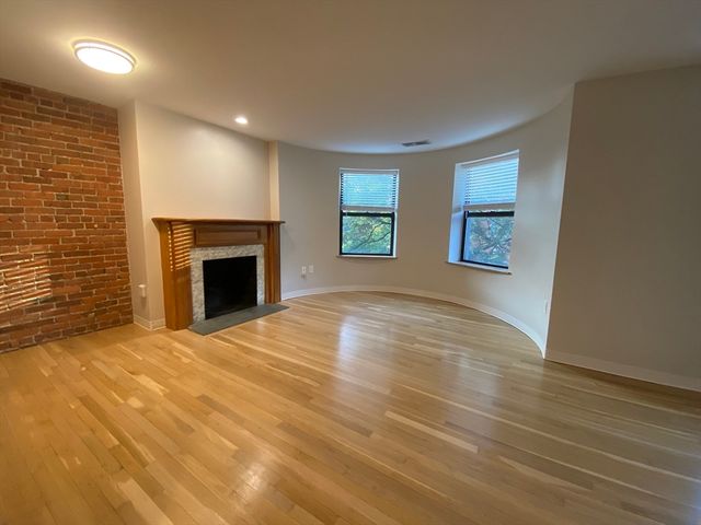 108 Gainsborough 301w, Boston, MA 02115