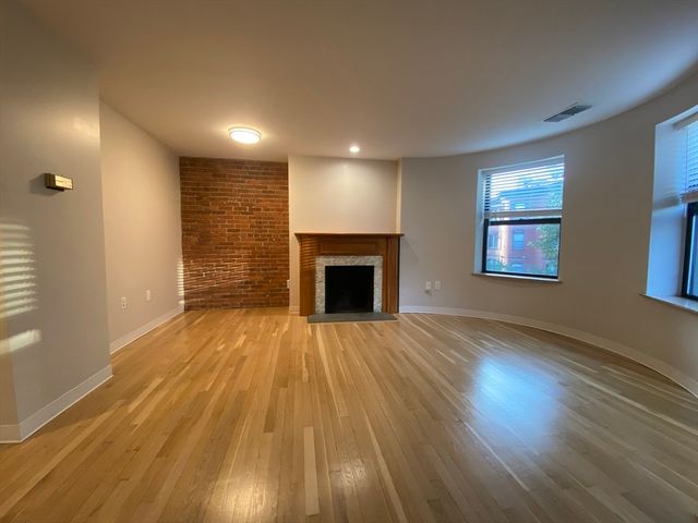 108 Gainsborough 301w, Boston, MA 02115