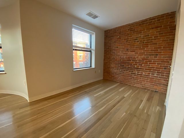 108 Gainsborough 301w, Boston, MA 02115