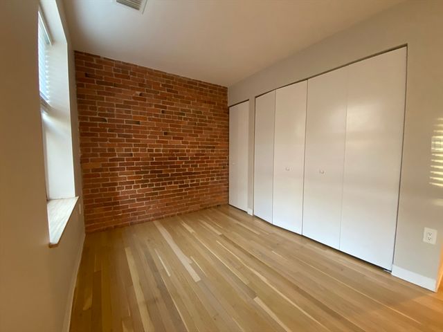 108 Gainsborough 301w, Boston, MA 02115