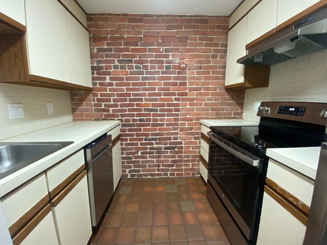 108 Gainsborough 301w, Boston, MA 02115