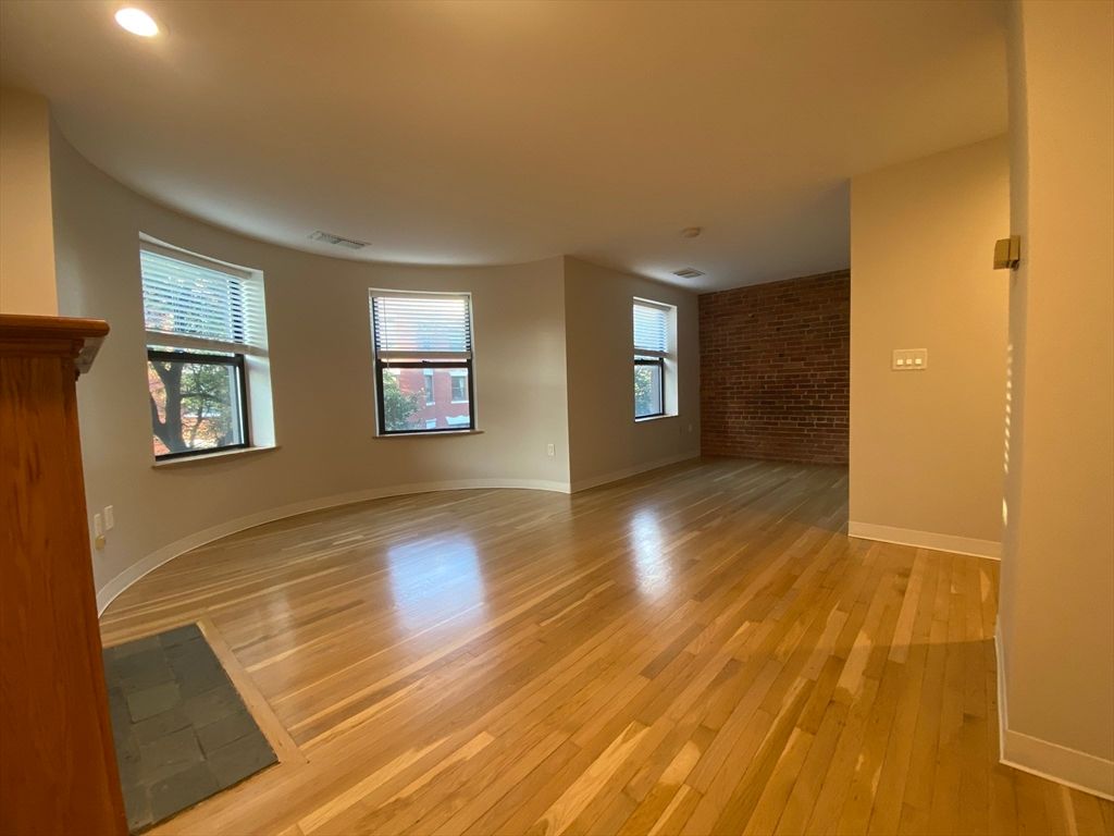 108 Gainsborough 301w, Boston, MA 02115