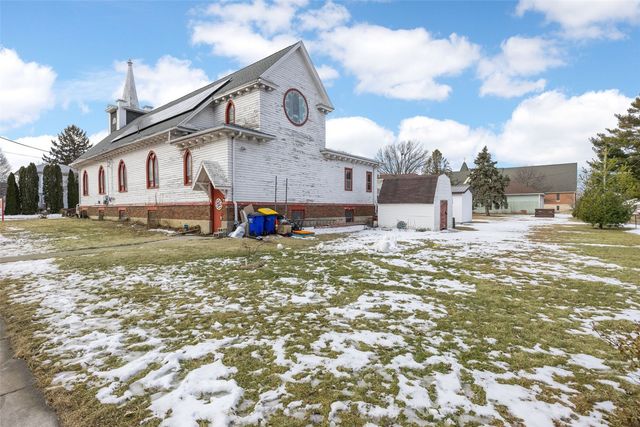 230 E Market Street, Lisbon, IA 52253