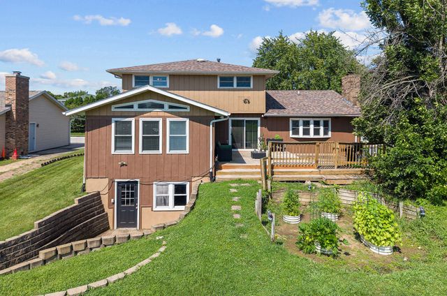 3027 Kelling Street, Davenport, IA 52804