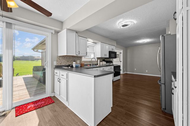 3027 Kelling Street, Davenport, IA 52804