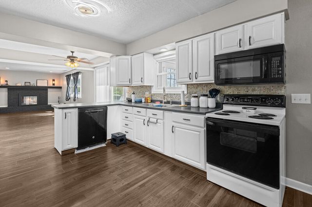 3027 Kelling Street, Davenport, IA 52804