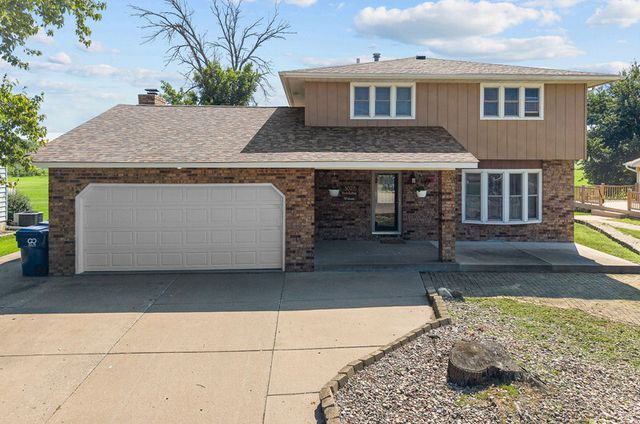 3027 Kelling Street, Davenport, IA 52804