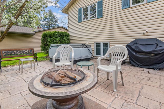 9644 107th Avenue N, Maple Grove, MN 55369