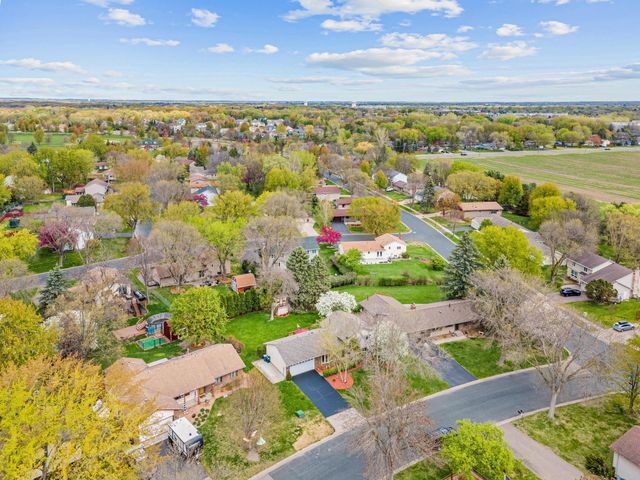9644 107th Avenue N, Maple Grove, MN 55369