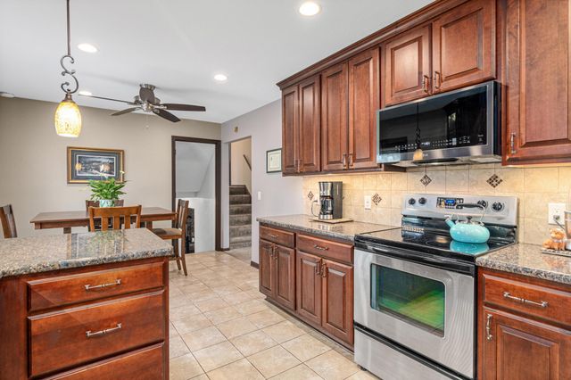 9644 107th Avenue N, Maple Grove, MN 55369