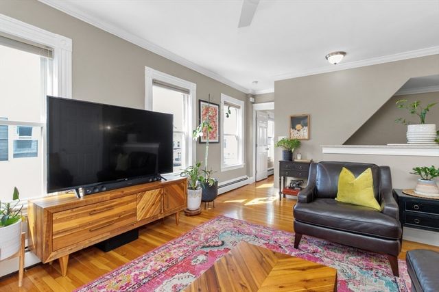 103 Cushing St 4, Waltham, MA 02453