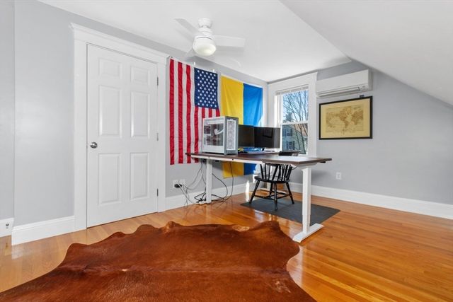 103 Cushing St 4, Waltham, MA 02453