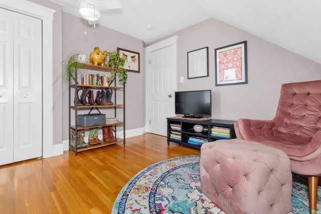 103 Cushing St 4, Waltham, MA 02453