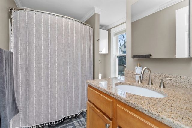 103 Cushing St 4, Waltham, MA 02453