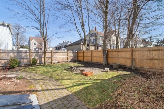 103 Cushing St 4, Waltham, MA 02453