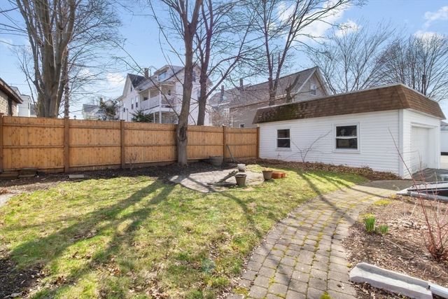 103 Cushing St 4, Waltham, MA 02453