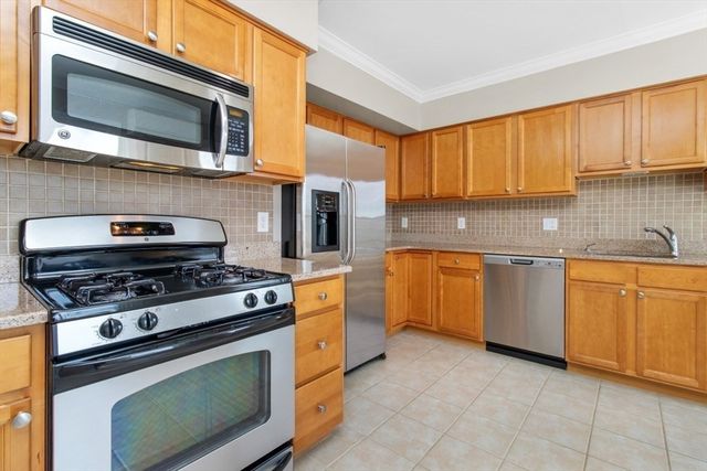 103 Cushing St 4, Waltham, MA 02453