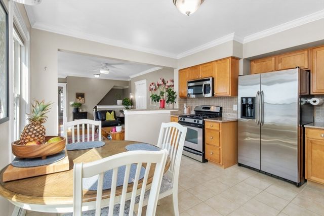 103 Cushing St 4, Waltham, MA 02453