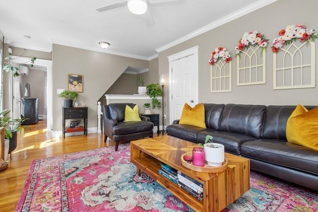 103 Cushing St 4, Waltham, MA 02453